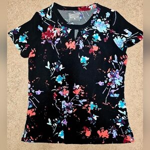 Uniform Advantage Womems Floral Scrub Top